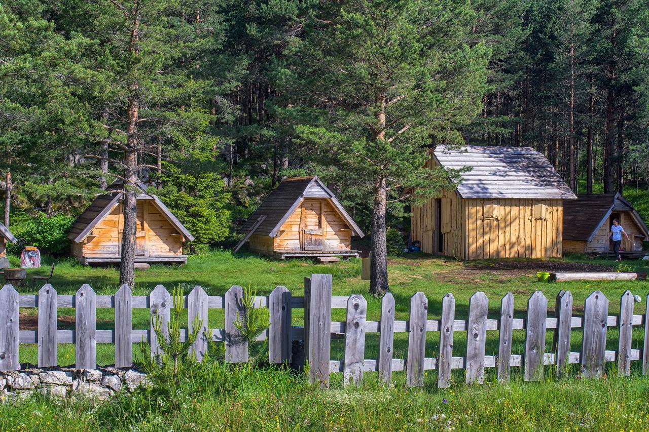 זבליאק Eco Camp Chalets Pod Gorom מראה חיצוני תמונה